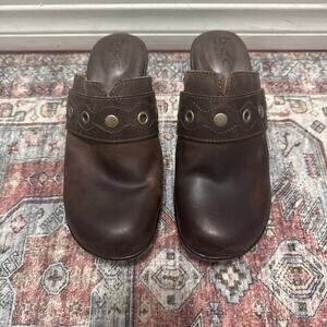 BOC Women’s Born Brown Leather Clogs Rivets Shoes Size 9M New